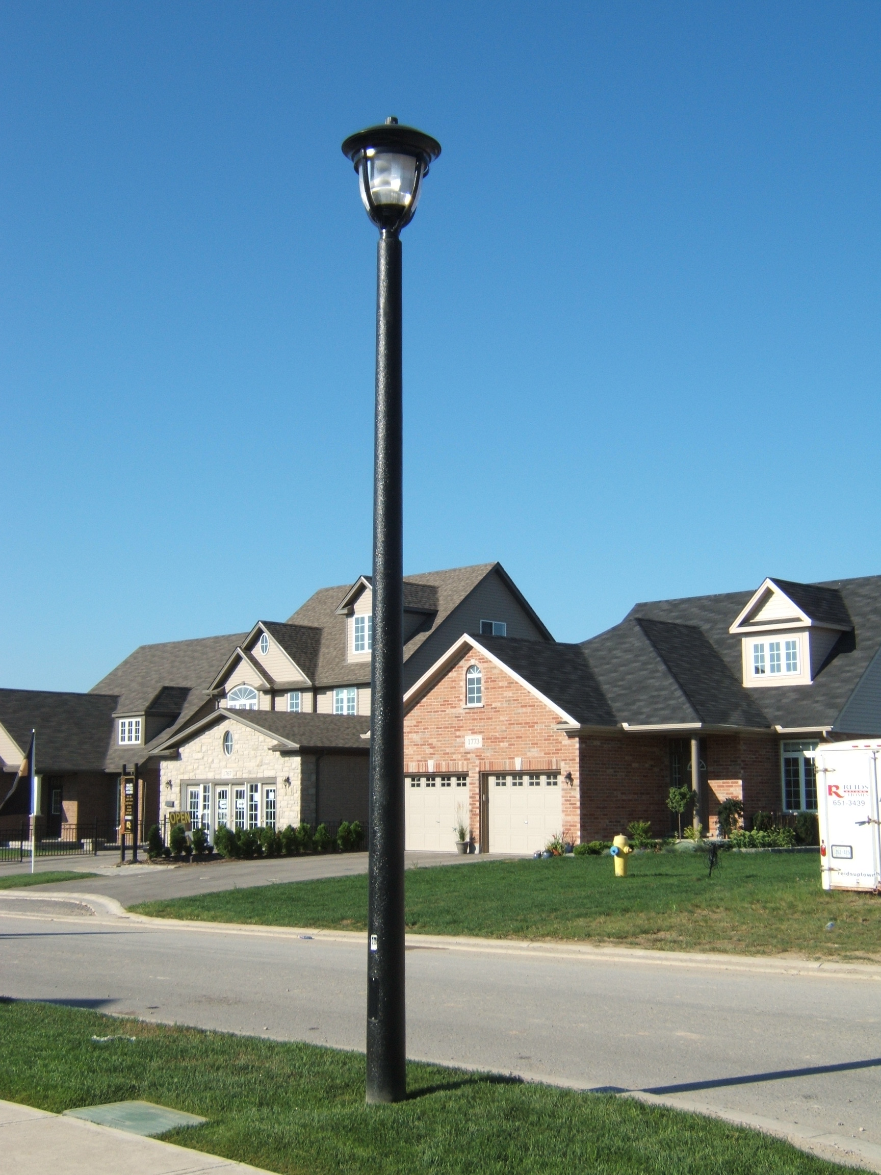 single lamp streetlight